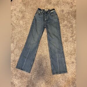 Abercrombie 90s relaxed curve love jeans. 25/0R. NWT.